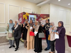 Rombongan pelanggan saya dari Singapore collect emas di cawangan Public Gold Johor Baru
